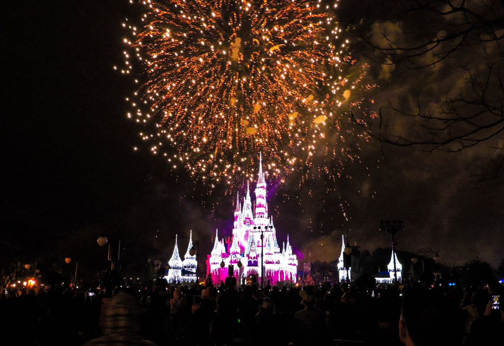 fireworks on Cinderella’s Castle at Walt Disney World Orlando
