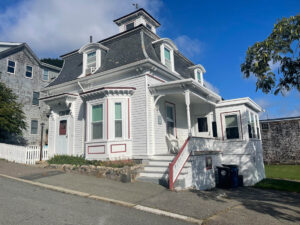 White building on Ocean Drive in Salem Hocus Pocus filming location