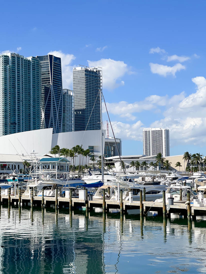 Bayside boats skyscraper Miami 