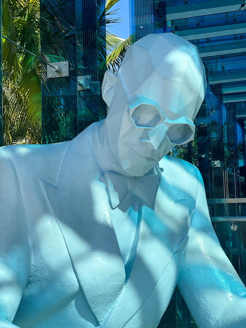 Statue with glasses writing, Le Corbusier statue by Xavier Veilhan close up Design District Miami Florida