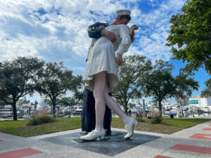 Unconditional Surrender statue of couple kissing in Sarasota Florida