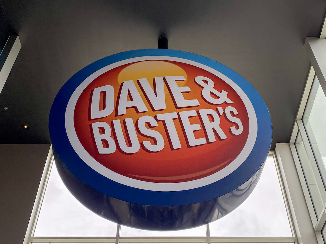 Dave & Busters logo sign