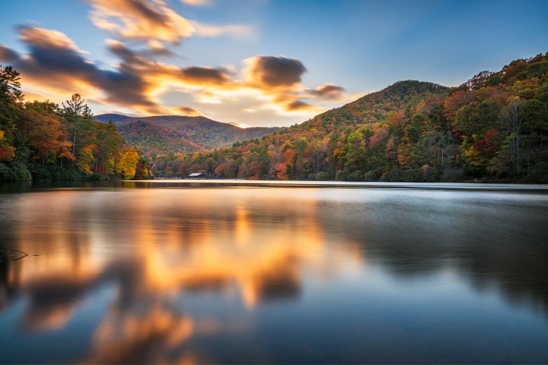 Lake in Vogel State Park in the autumn in Blairsville, Georgia.