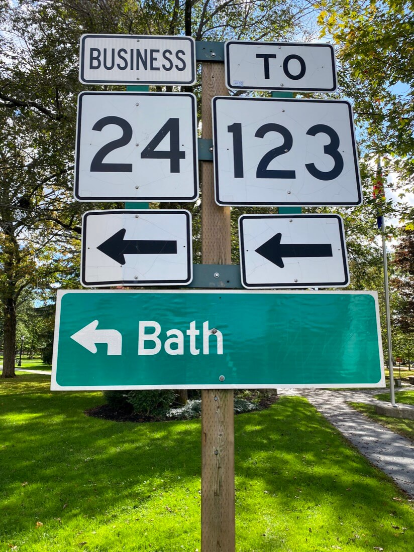 Directional sign for Bath Maine