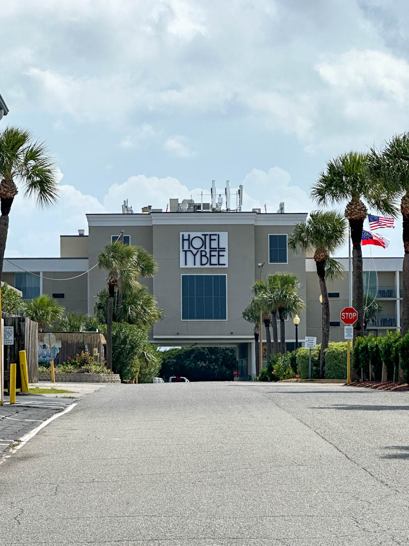 Hotel Tybee lined with palm trees 